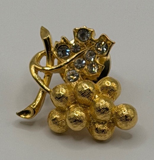 Mini Vintage AVON Grapes & Jeweled leaf Pin Early 1970’s-80’s NM+++