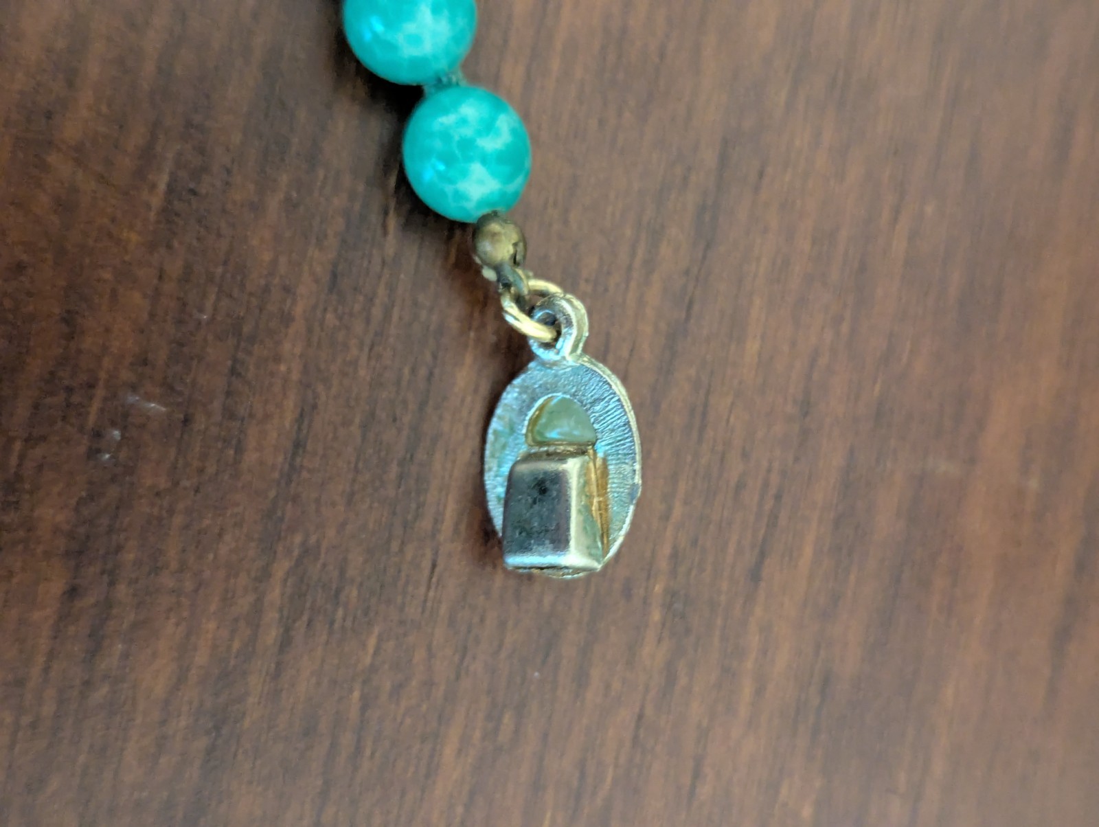 Vintage Graduated 23″ Dyed Green Agate Necklace
