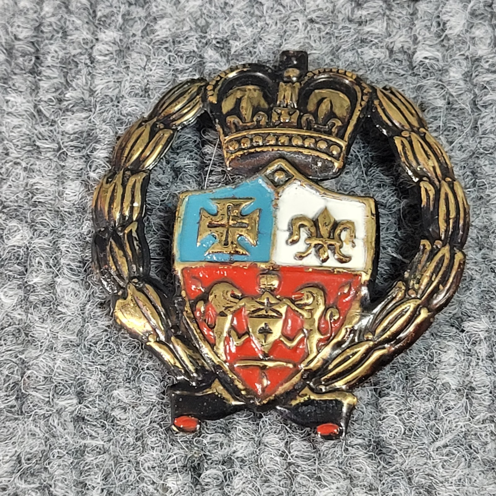 WWII British/English Royal Heraldic Crest Regiment Cap Badge Insignia Pin