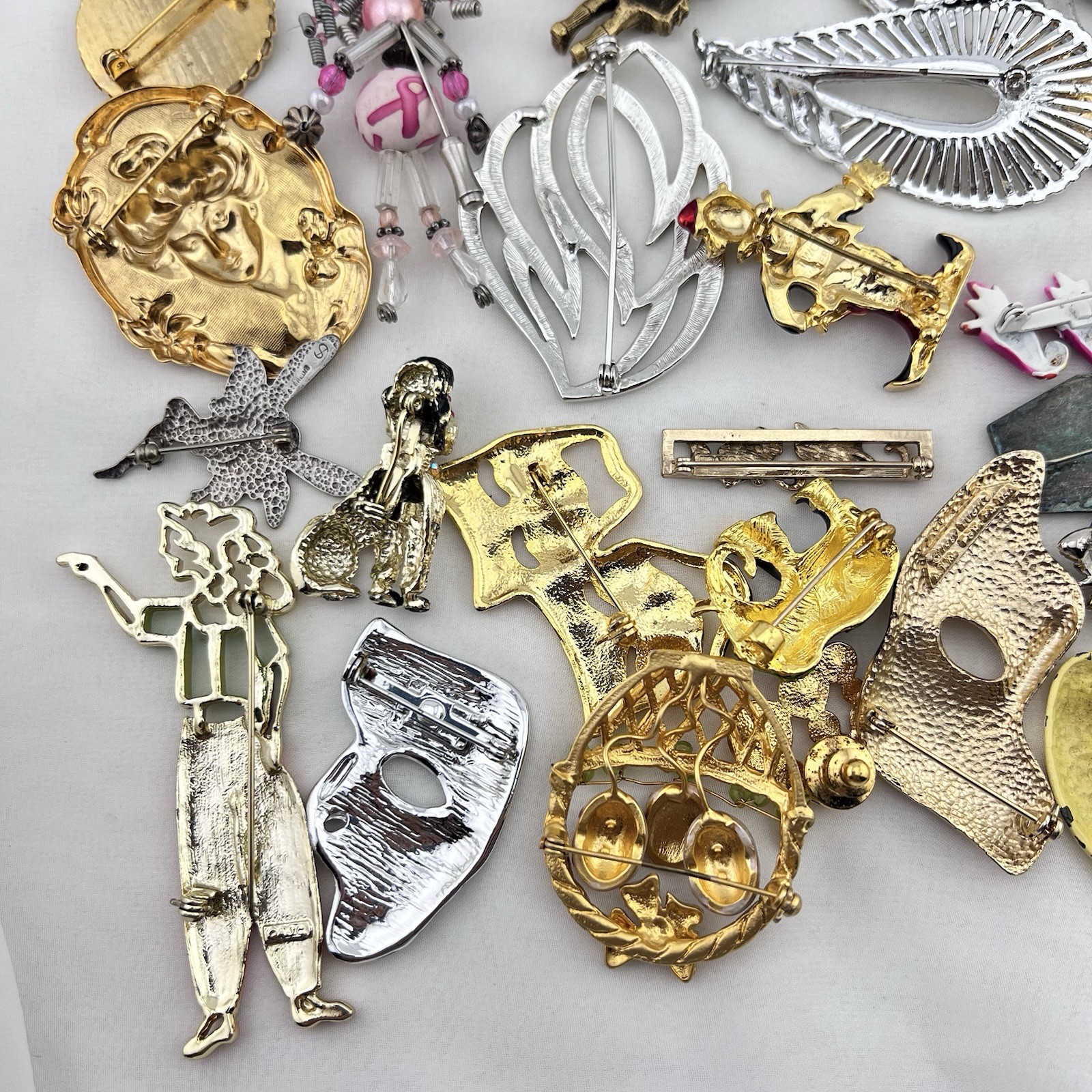 Vintage Figural Brooch Pin Lot of 32 Clown Mask Fairy Lipstick Dog Estate