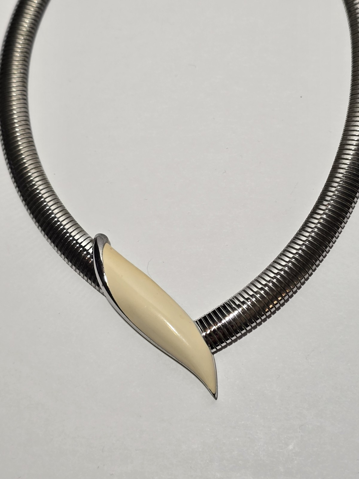 Vintage 80s Monet Omega Collar Choker Enamel Silver Tone Necklace 15.5″