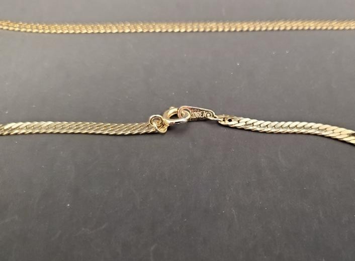 Vintage Signed Korea Flat Herringbone Gold Tone 20” Necklace