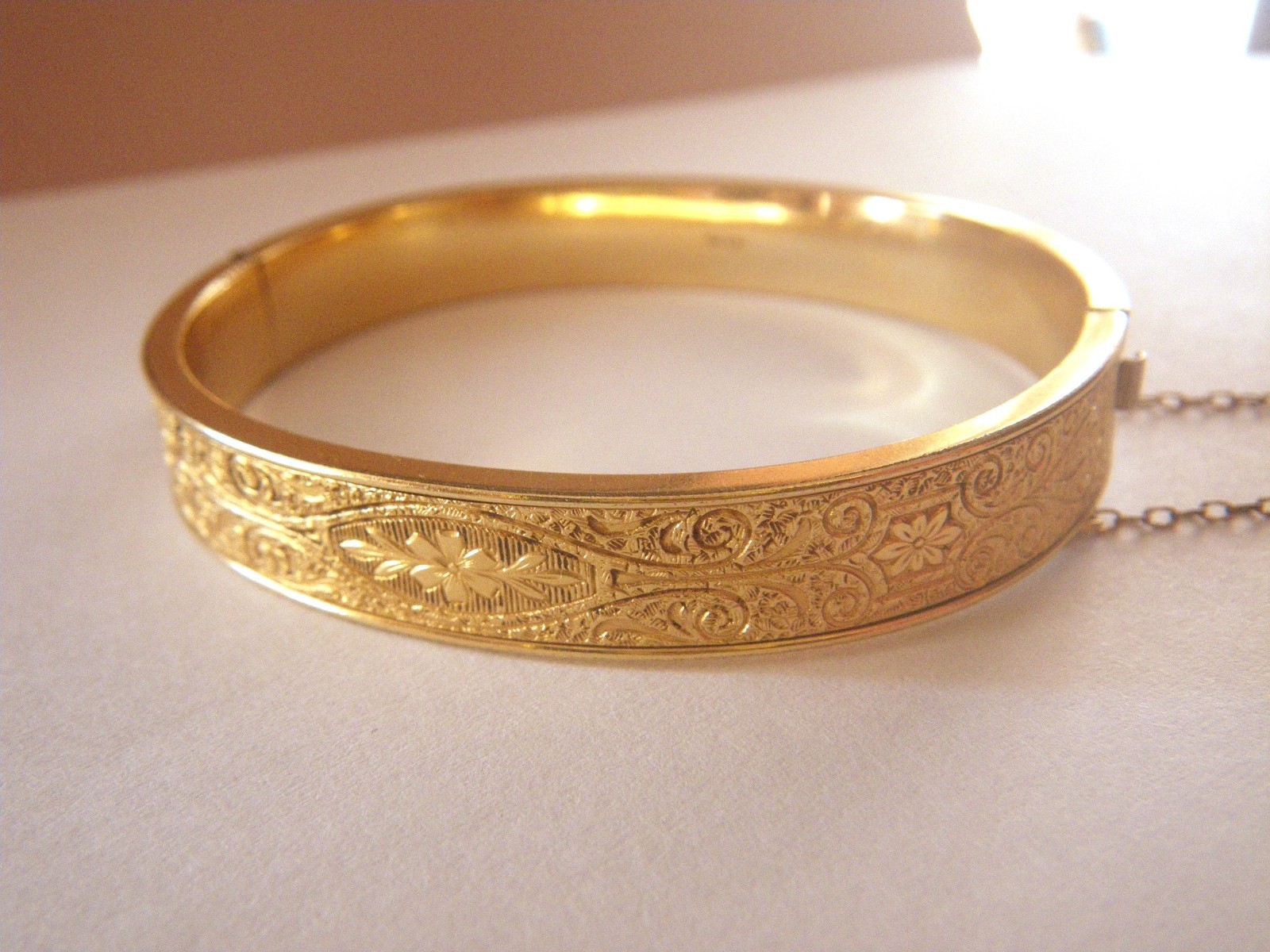 Vintage WINARD Floral Etched Hinged Bangle Bracelet 12K Gold Filled SMALL