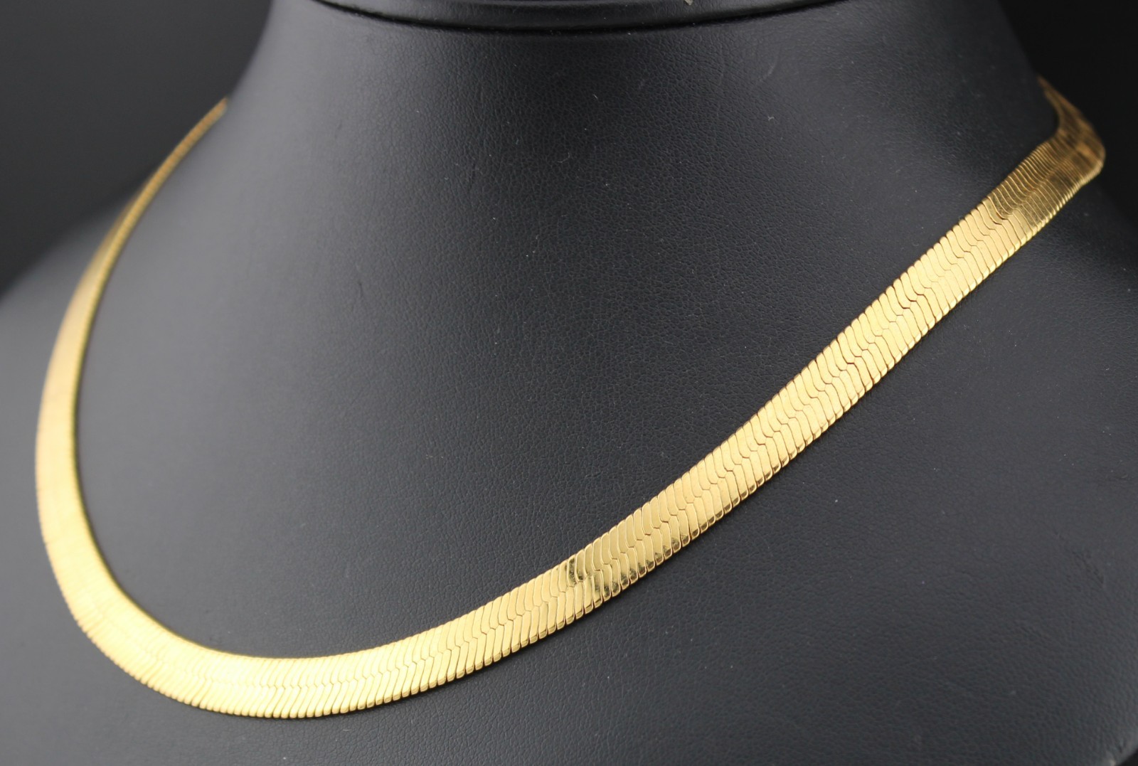 😍Vintage Monet Gold Plate Herringbone Chain 18″ Necklace