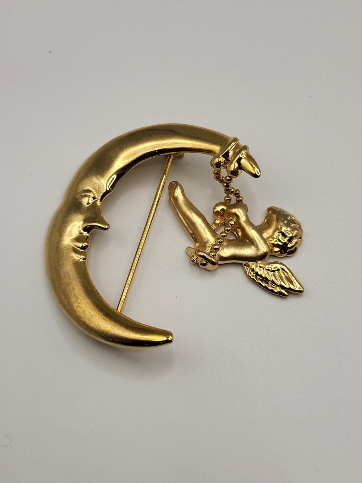 Vintage DANECRAFT Man In Moon Gold Tone Brooch Pin Swinging Cherub Angel 1.5″