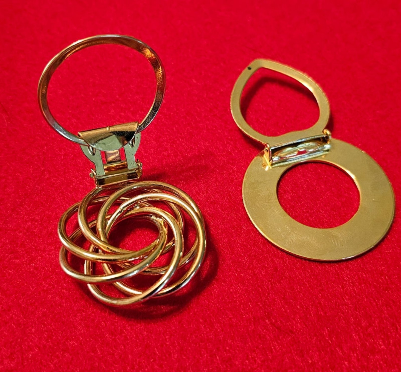 Scarf Clip Set of 2 Gold Tone Circular Multi Wire Interlocking and Etched Swirl