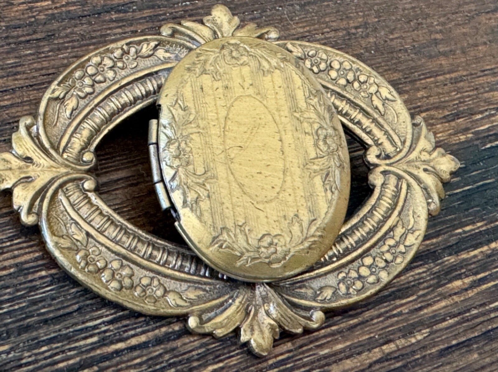 Victorian Revival Locket Brooch – Gold-plated locket.