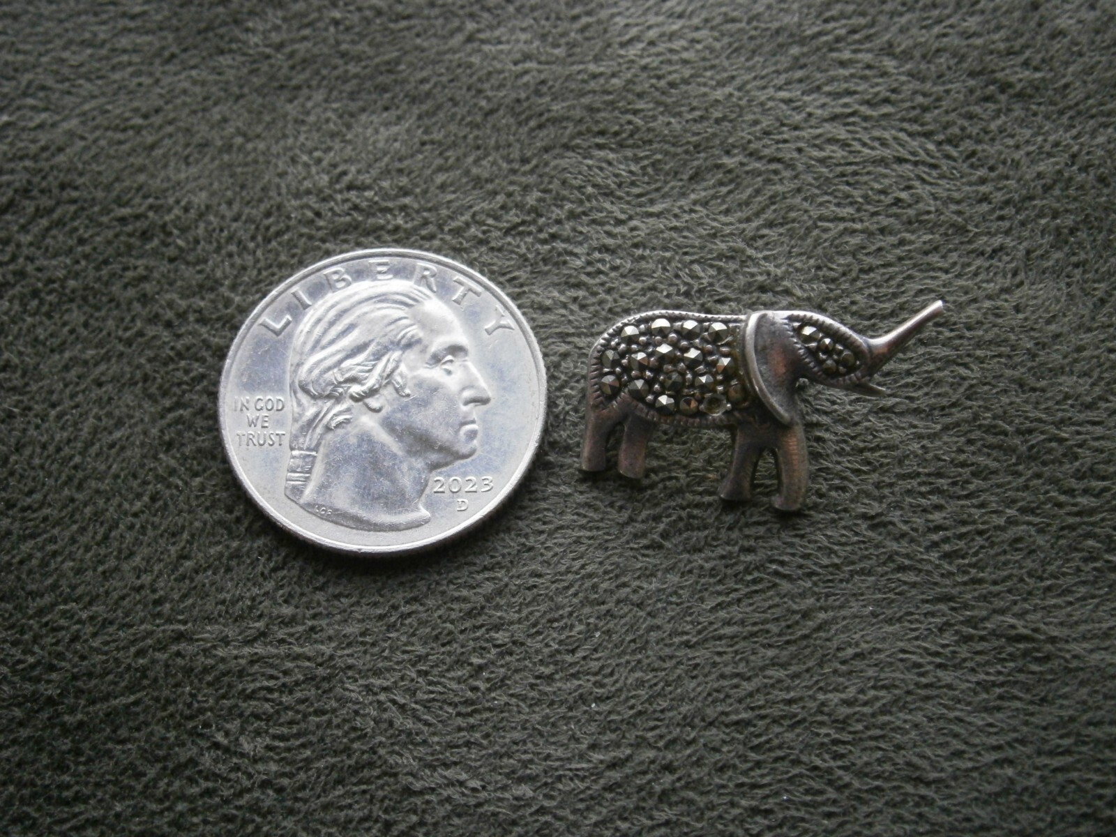 Small Elephant Vintage Sterling Silver & Marcasite Brooch 3.0g