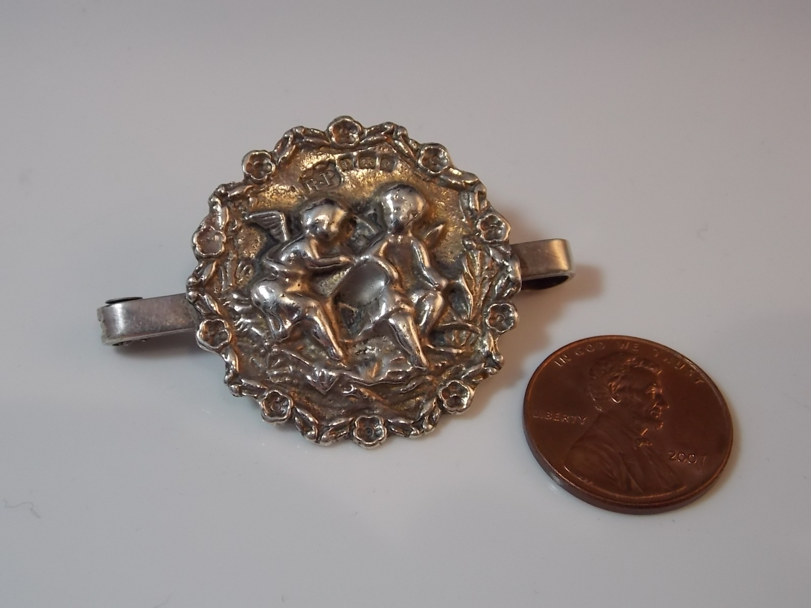 Hallmarked 1902 Robert Pringle Sterling Silver Valentine Cherub Angel Brooch 2d7