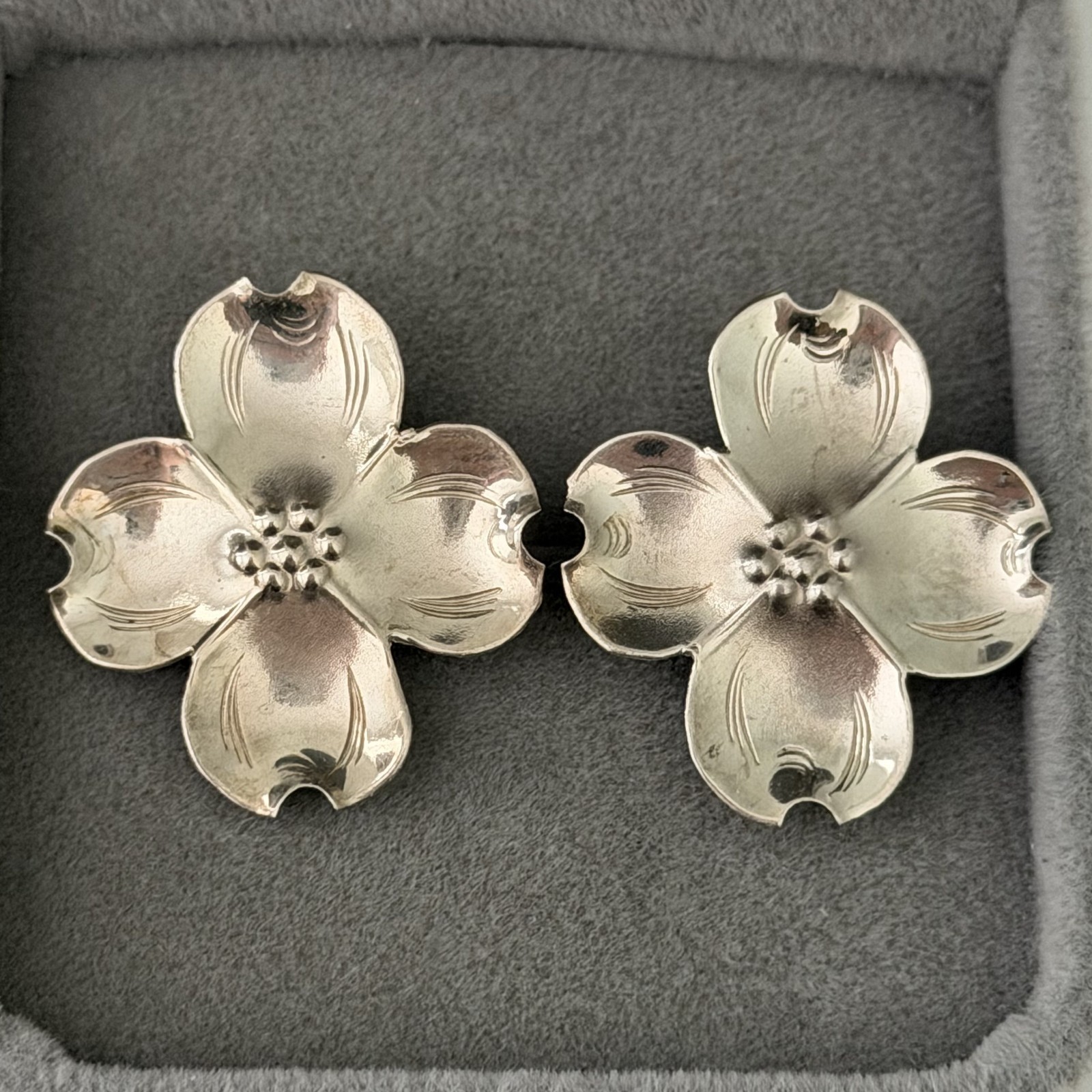 Vintage Stuart Nye 925 Sterling Silver Dogwood Flower Pierced Earrings