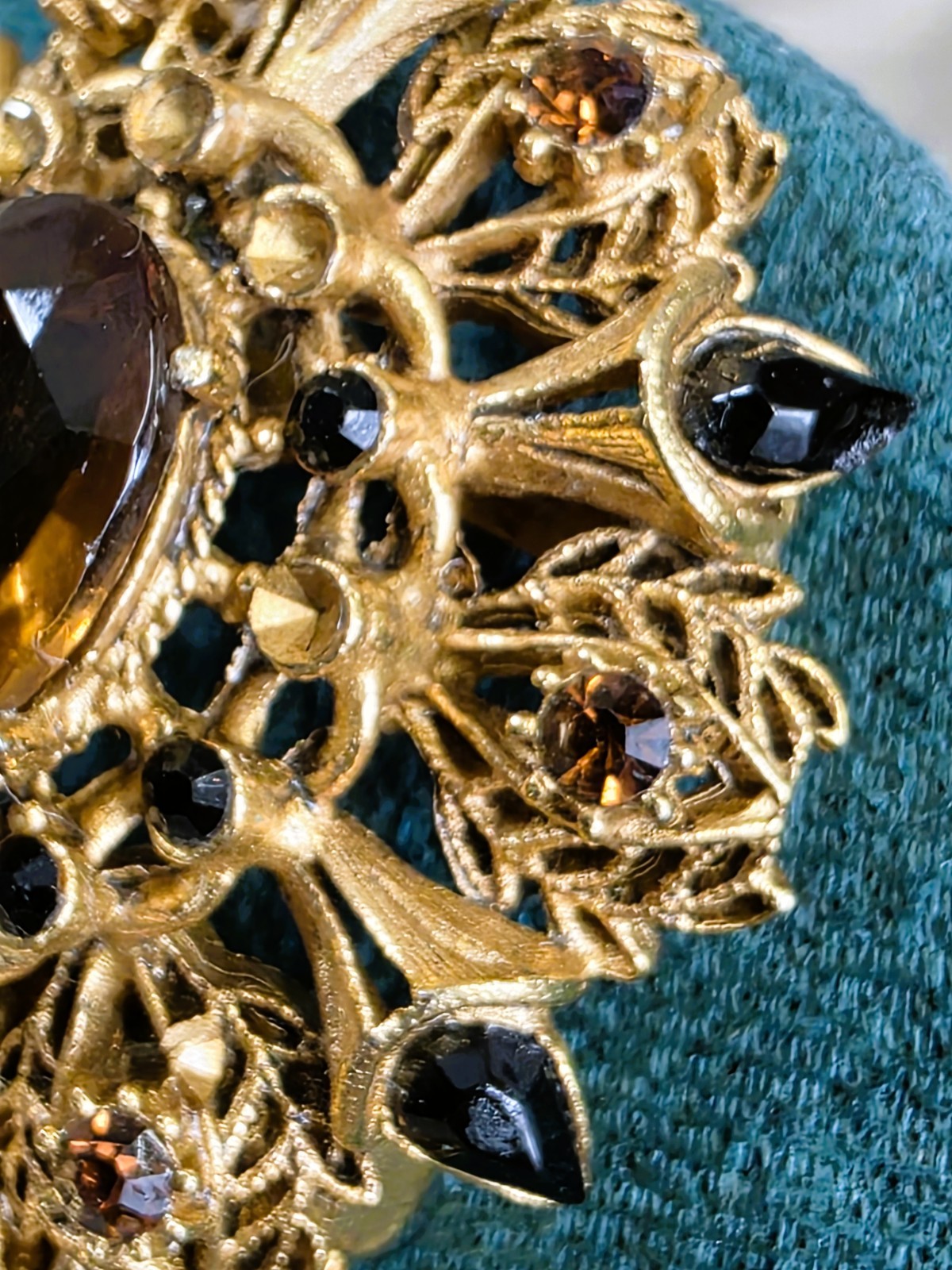 Vintage FLORENZA Rhinestone Heraldic Brooch Chain Fringe Pin
