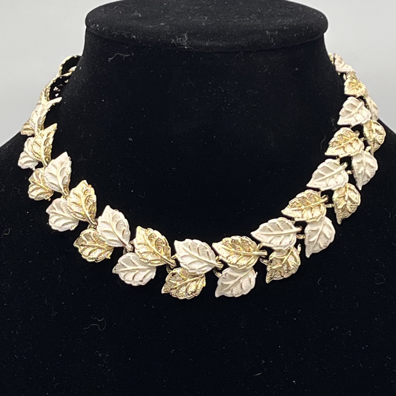 Vintage Leaf Link Necklace Gold Tone White Enamel Textured Choker MCM 16″