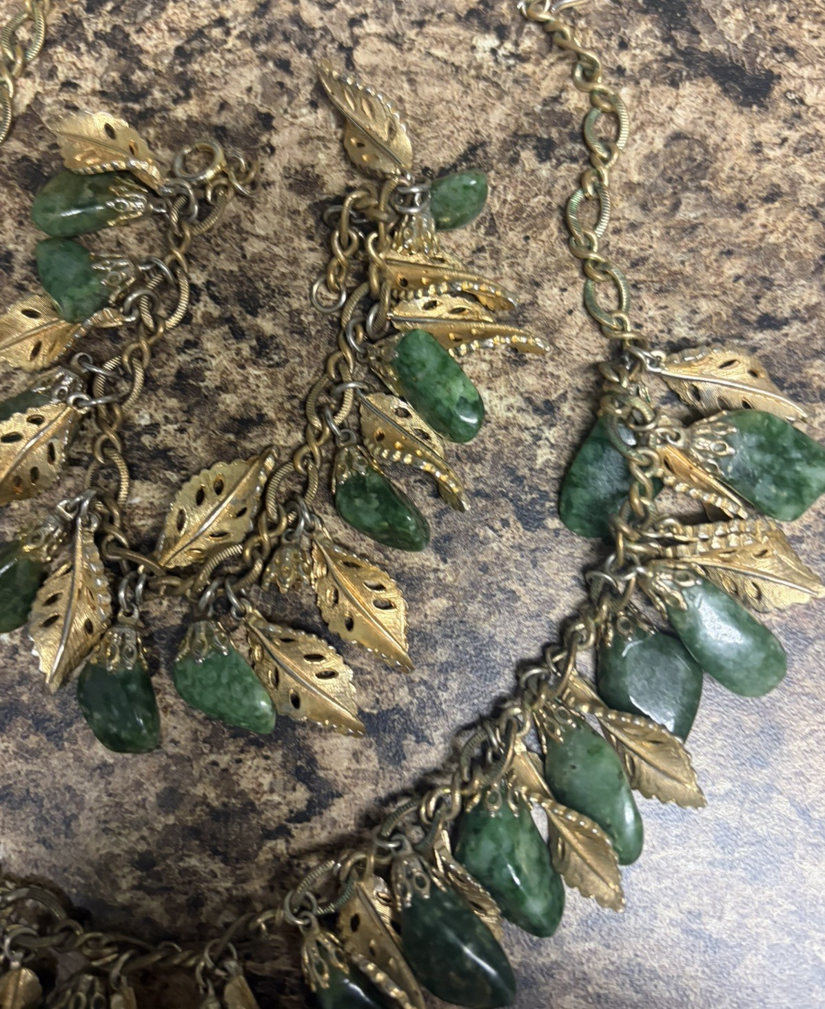 Vintage signed Sarah Coventry “Nile Queen” Necklace /w card. Adjustable length!