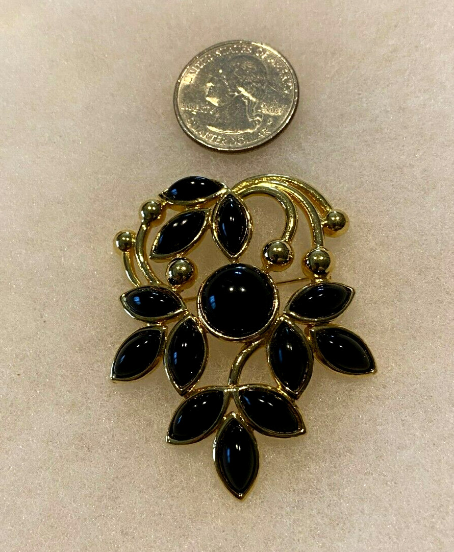 Vintage Trifari Large Goldtone Spray Pin with Black Stones – 2 1/4 Inches Long