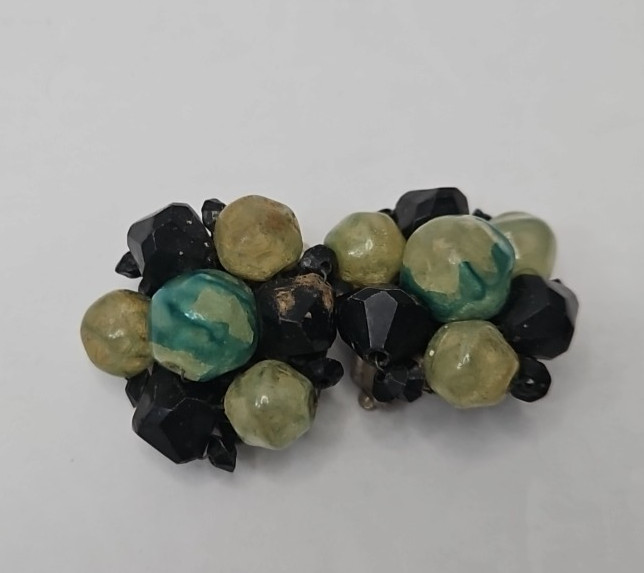 Vintage Hong Kong Green and Black cluster clip-on Beaded Earrings