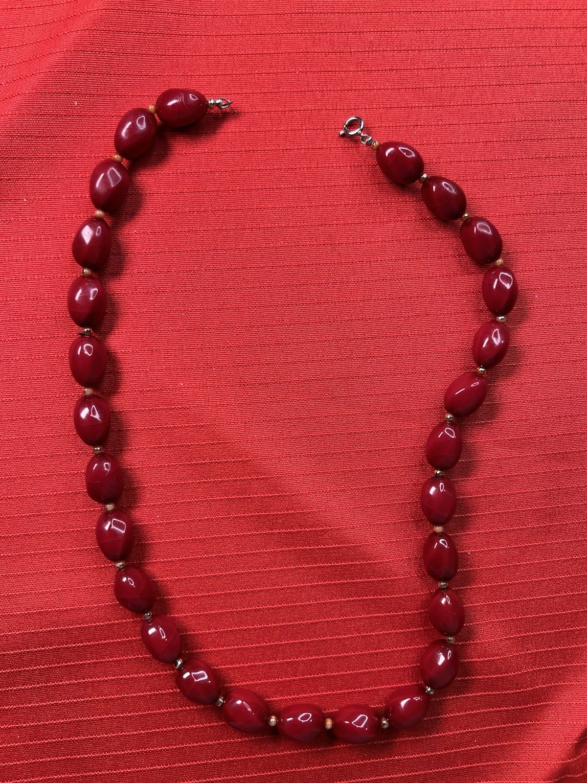 VTG Necklace L:20″ (50 cm) W:0.5″ (12mm) Red Wine Oval Plastic Spring Ring Clasp