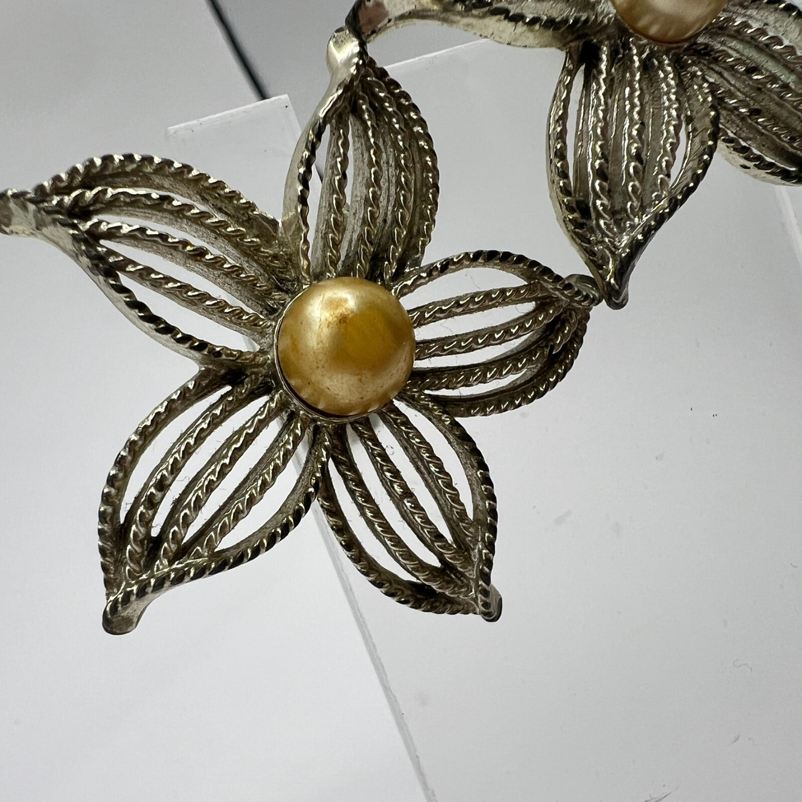 Vintage Sarah Coventry Gold Tone Flower Clip-On Earrings Faux Pearl Center 1960s