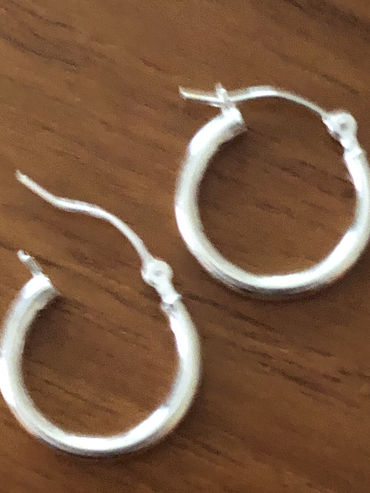 Beautiful Simple Hoop earrings With Clicks 0.5”Diameter,sterling silver New 2mm
