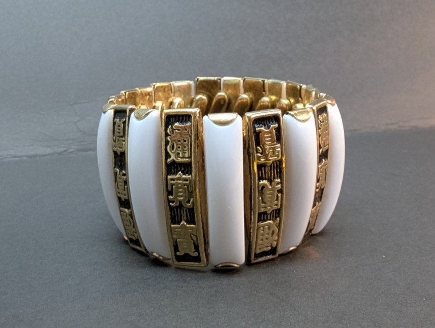 Chunky Chinese Writing White Lucite Stretch Lucite Bracelet Hong Kong Vintage