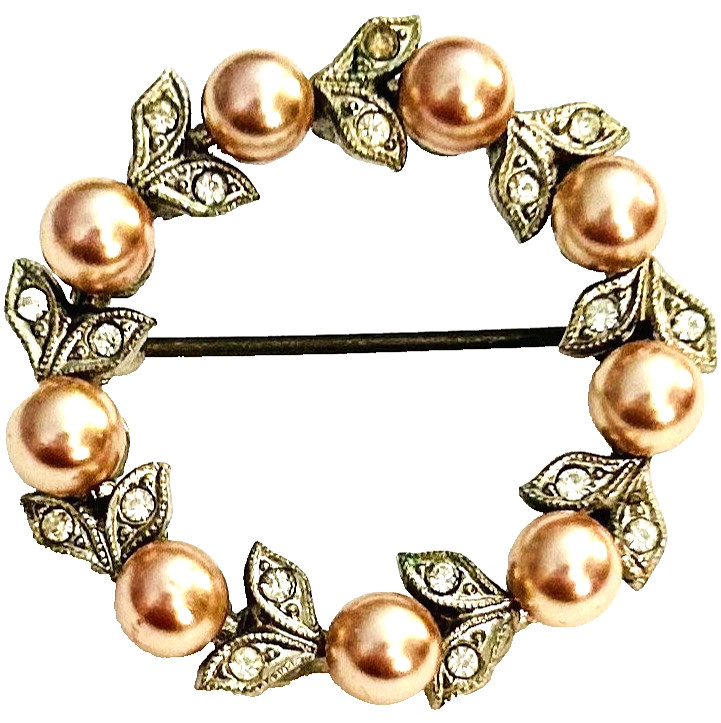 Vintage Round Brooch Faux Pearl and Rhinestone Gold-Tone Metal No Stones Missing