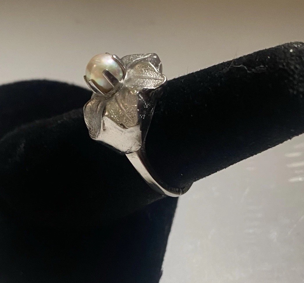 Vintage 1960s Ring Genuine Prong Set Pearl In Chunky Floral Face Adjustable