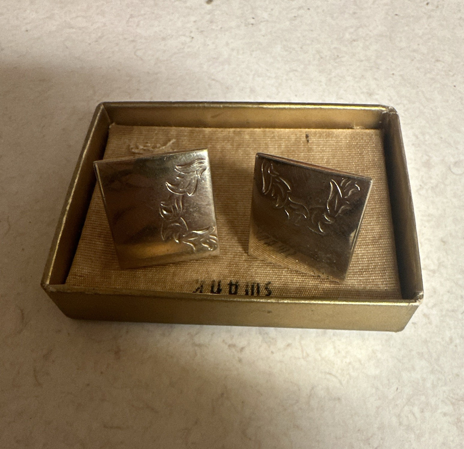 Vintage Men’s Square Gold-Tone Engraved Chain Link Cufflinks, No Stone sawnk