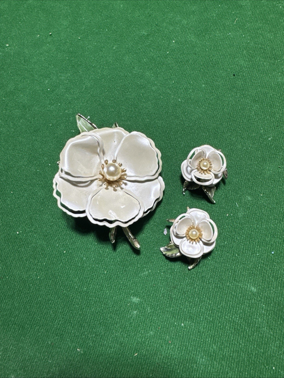 Vintage Flower Brooch And Clip On Earrings Set