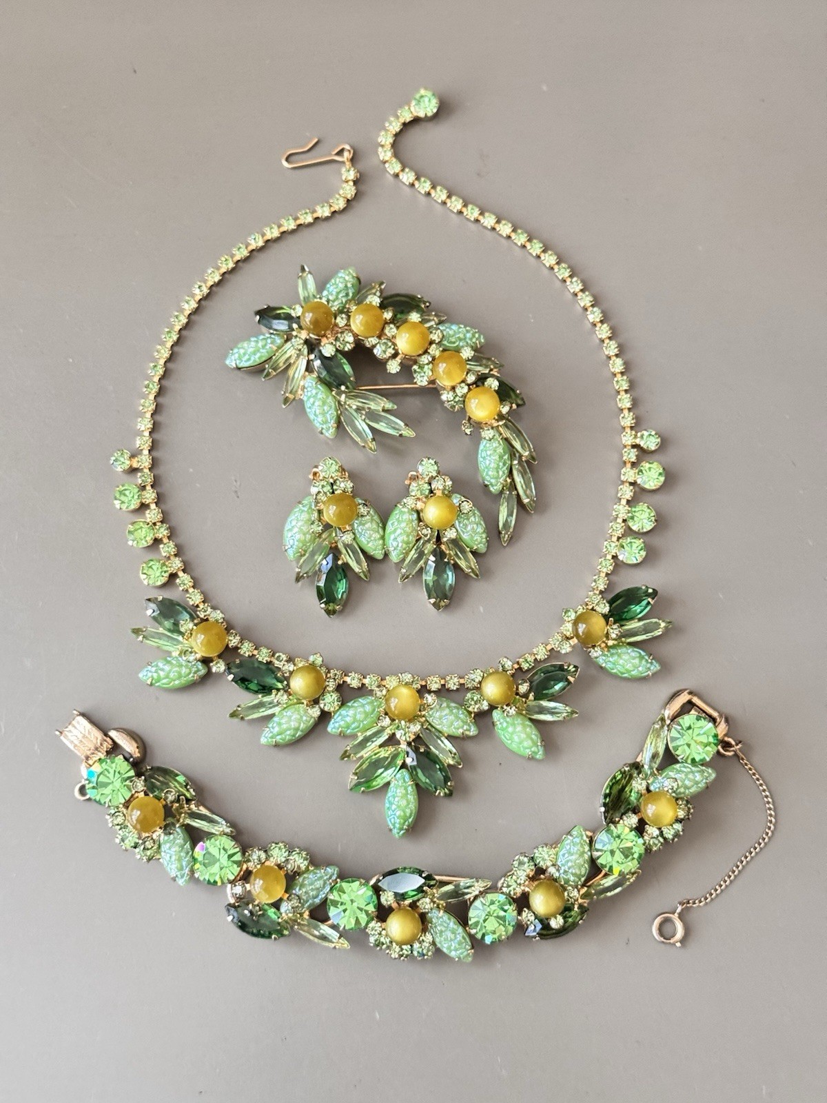 Vintage Verified JULIANA BOOK SET Green Art Glass Necklace Bracelet Brooch Ear