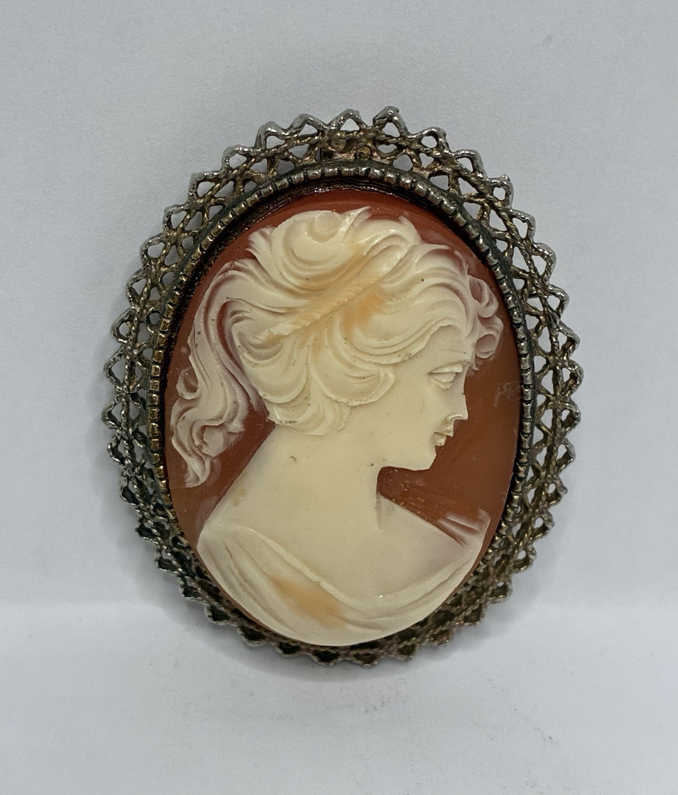 Vintage Goldtone Cameo
