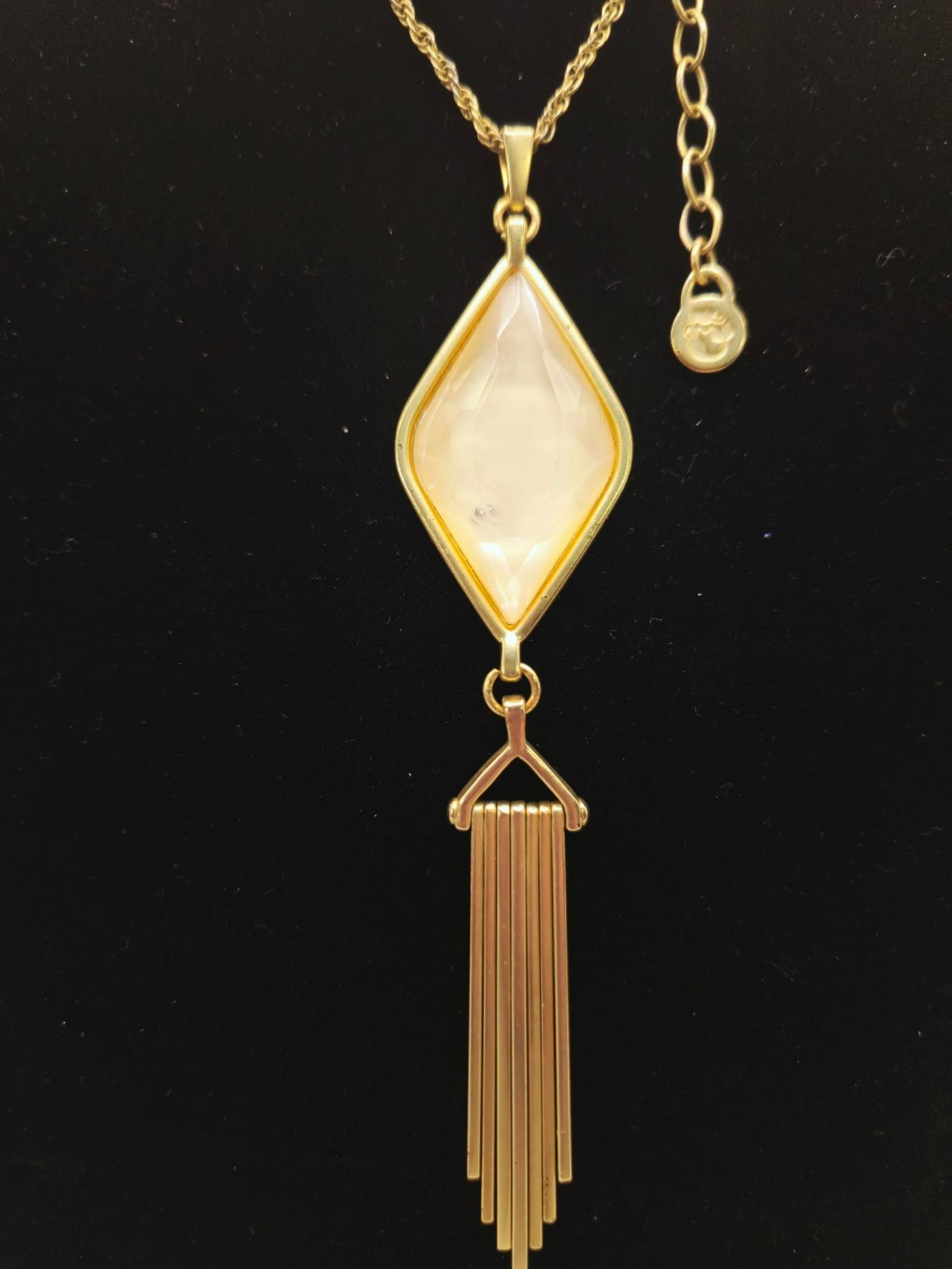 Spartina 449 Signed 32″ Gold Tone Necklace 4″ Acrylic Diamond Fringe Tassel