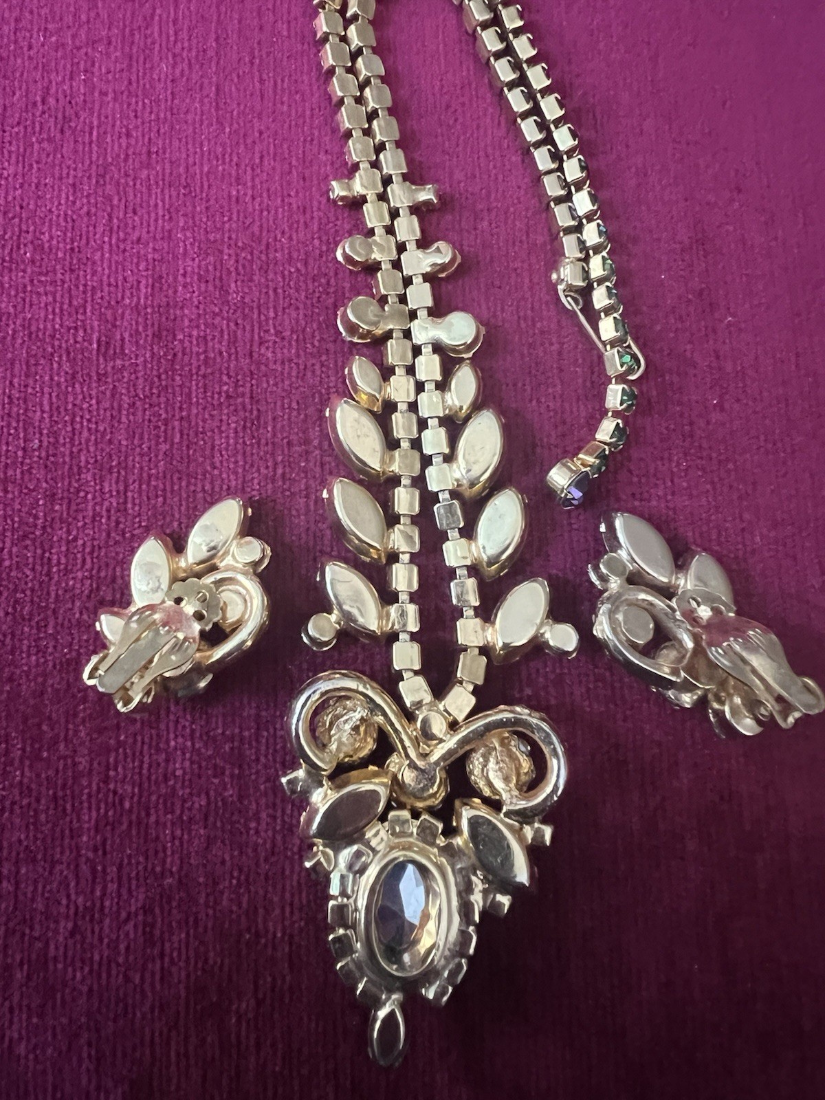 VTG JULIANA STUNNING BIB NECKLACE W/ MATCHING EARRINGS SET GREEN & AMETHYST