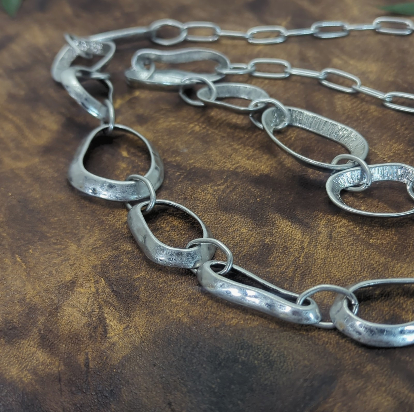 Chico’s Silver Hammered Open Oval Asymmetrical Chain Link Necklace 40″L Used