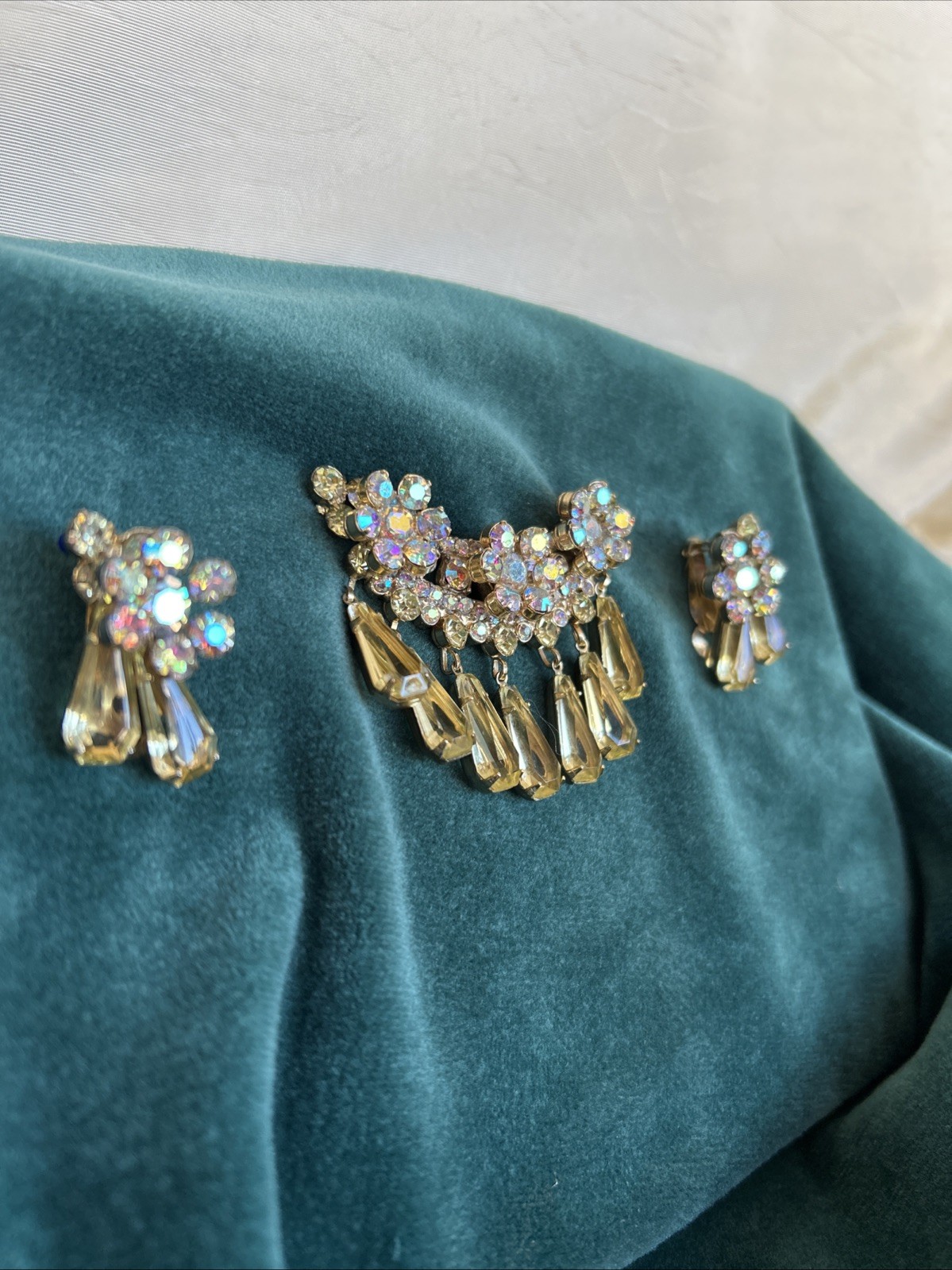 Vtg Juliana D&E 4704 Aurora Borealis Rhinestone Brooch And Clip Earrings Set