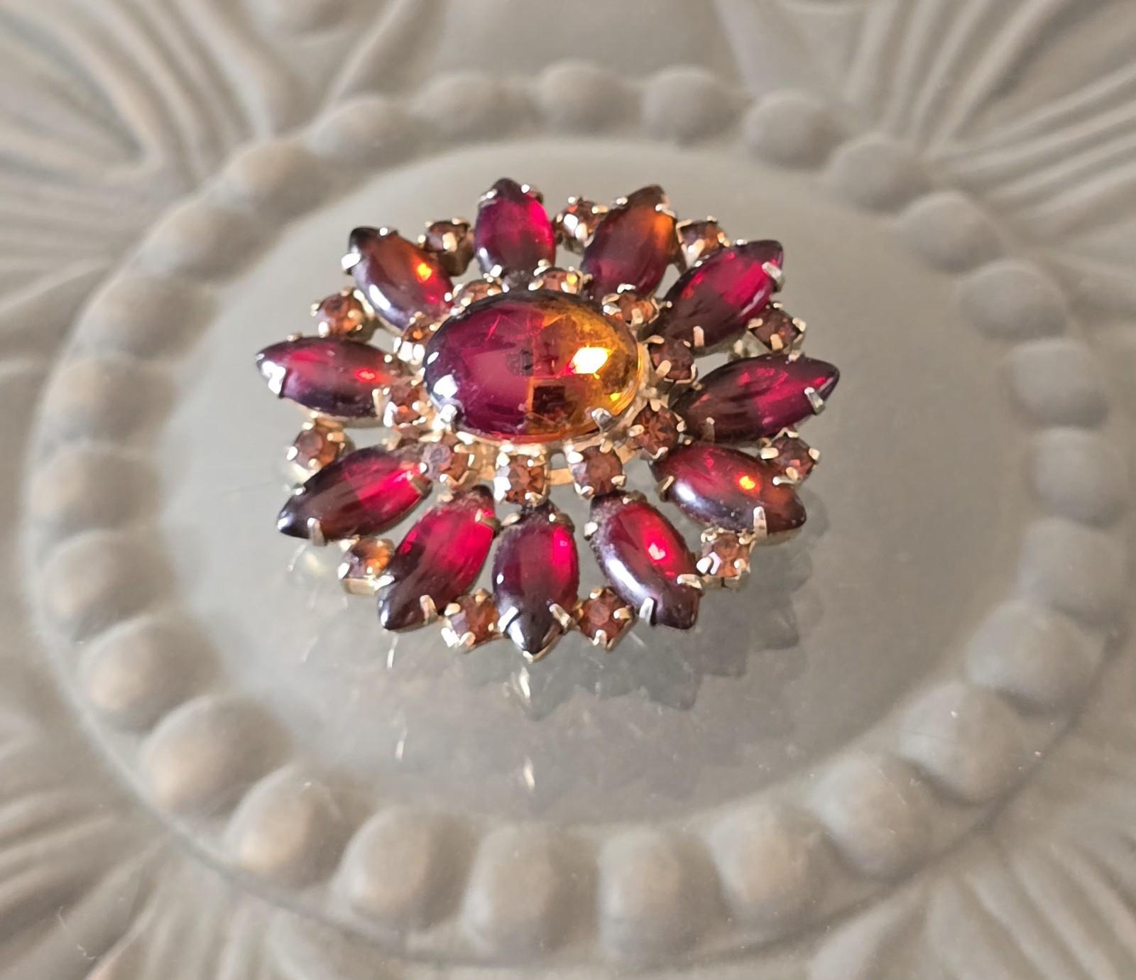 RUBY RED & AMBER RUNWAY BROOCH OVAL SMOOTH GLASS REDDISH/AMBER CABOCHON☆2.25″☆