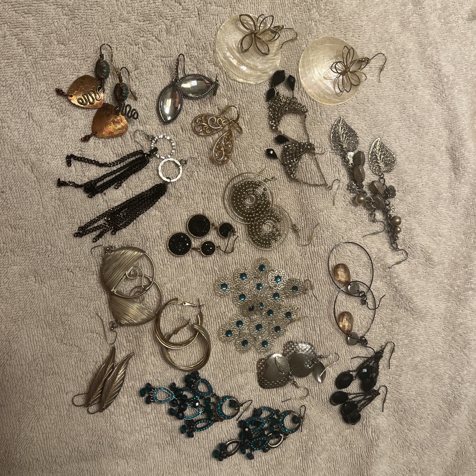 ❤️VTG LOT OF 17 PAIRS OF COSTUME EARRINGS ( JEWELRY)