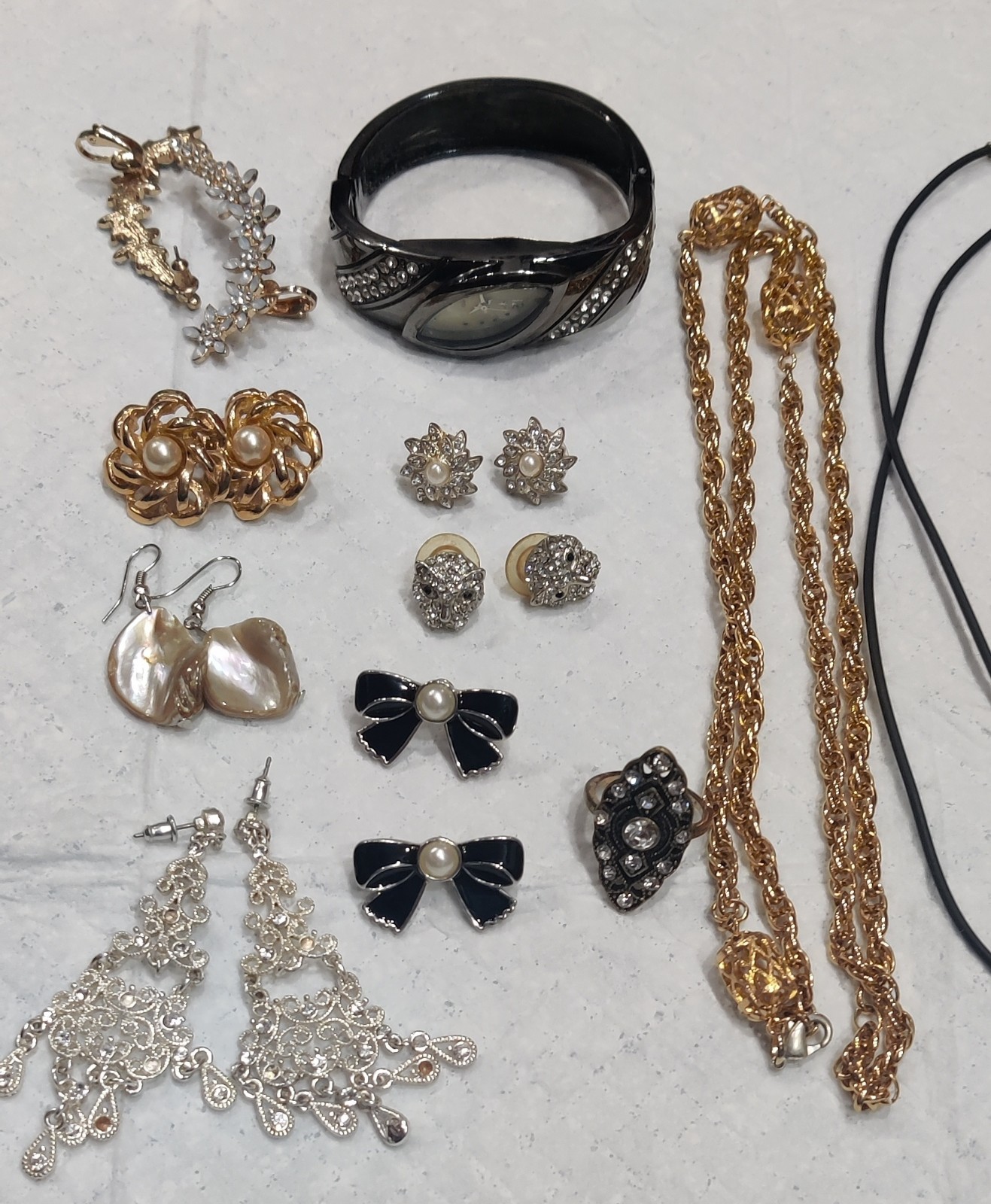 Lot Of Estate Costume Jewelry, 15 Pcs