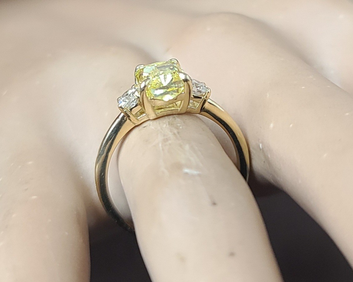 14k Yellow Gold Ring 1.81CT.Natural Fancy Vivid Yellow Diamond Cushion GIA CERT