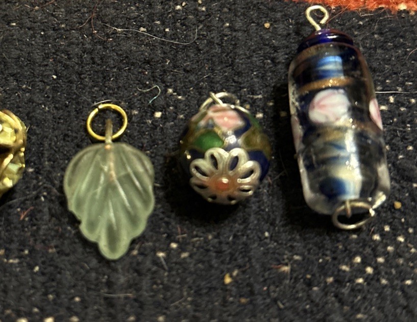 LOT OF 17 VINTAGE TO NOW PENDANTS VARIOUS SIZES HAND BLOWN GLASS PENDANTS