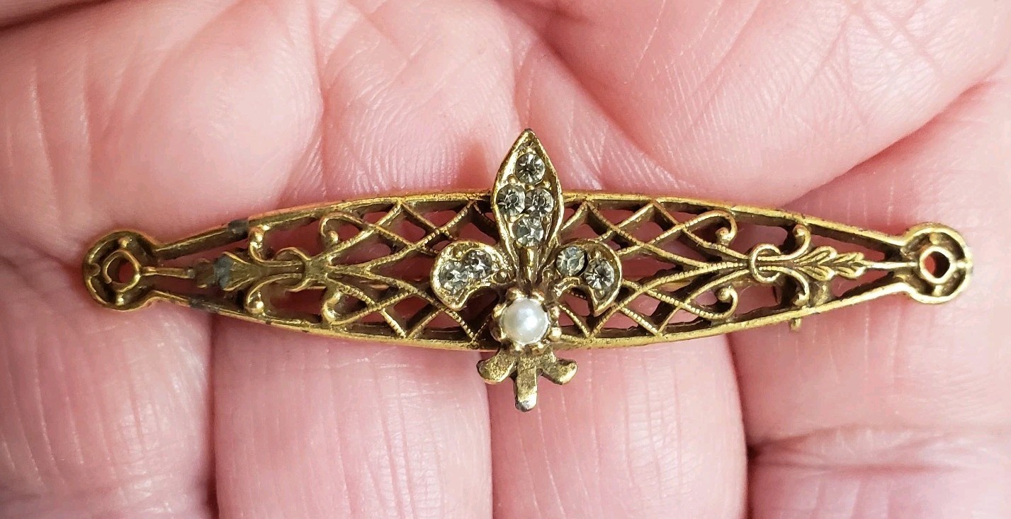 Gold Toned Metal Rhinestone fleur de lis Vintage Victorian Style Bar Pin Brooch