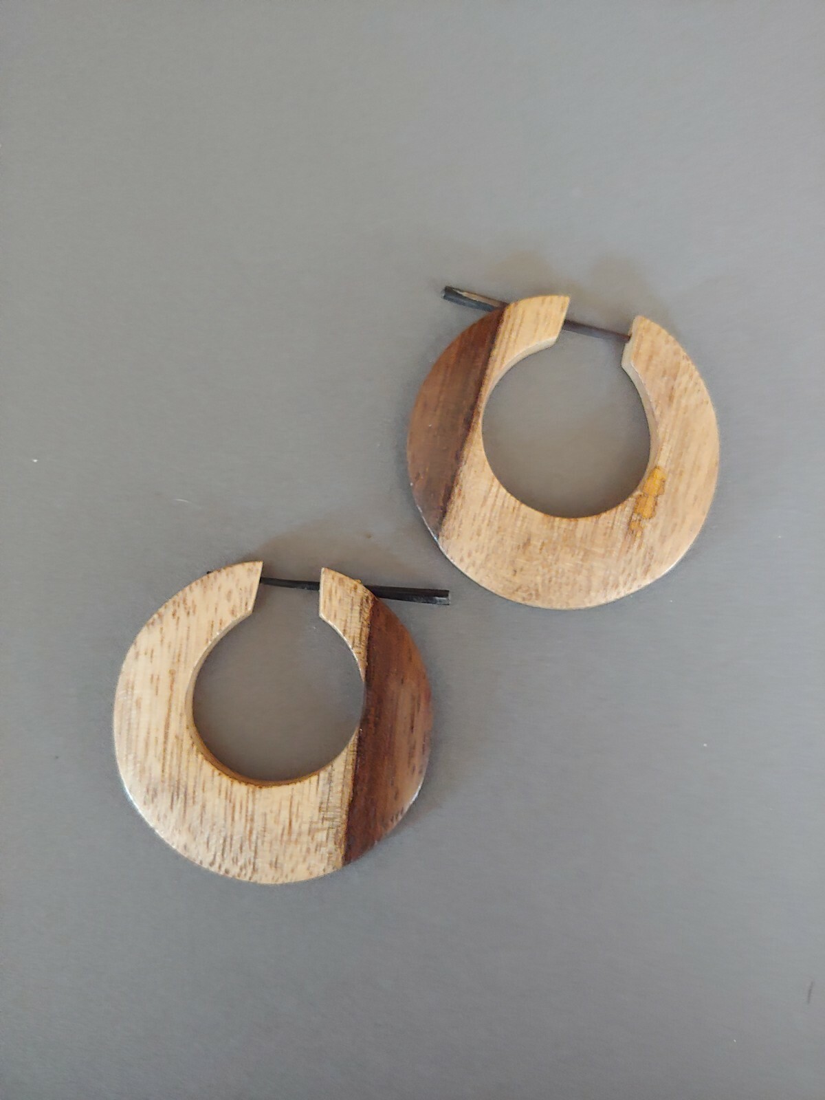 Vintage no metal carved wood 1 5/8″ hoop earrings tribal thorn post through ear